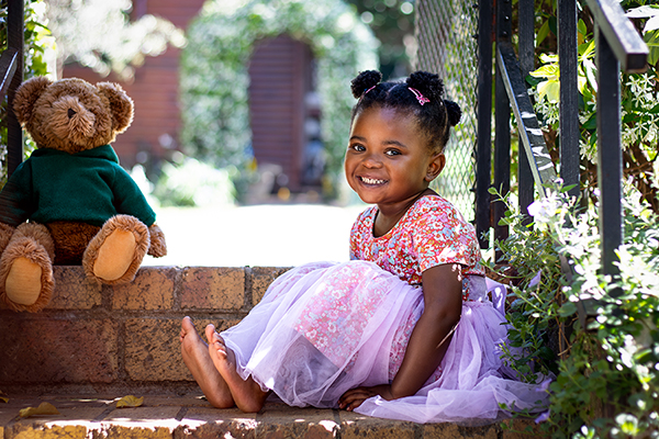 girl on steps with teddy